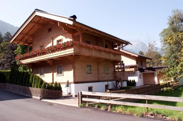 Chalet - Appartements Julitta Mayrhofen Exterior photo
